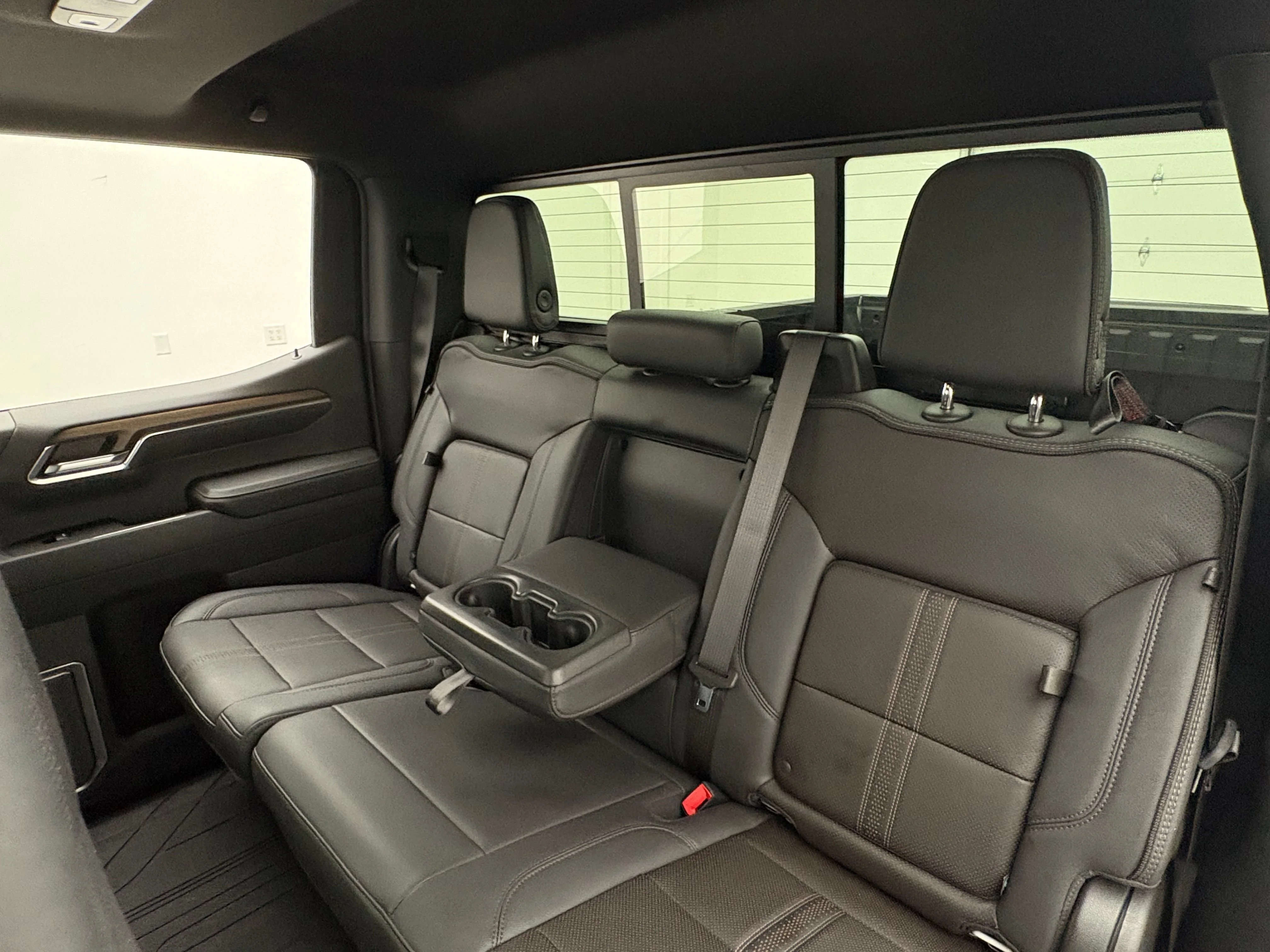 Used 2023 IRIDESCENT PEARL TRICOAT Chevrolet High Country image 46