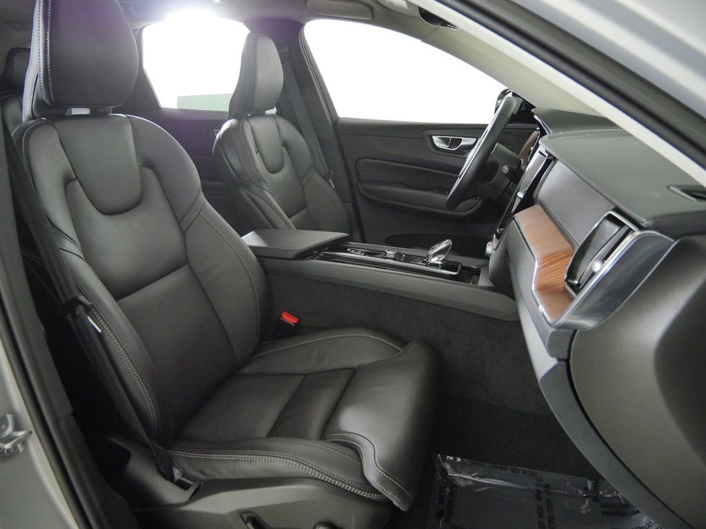 Used 2023 Silver Volvo Ultimate image 22