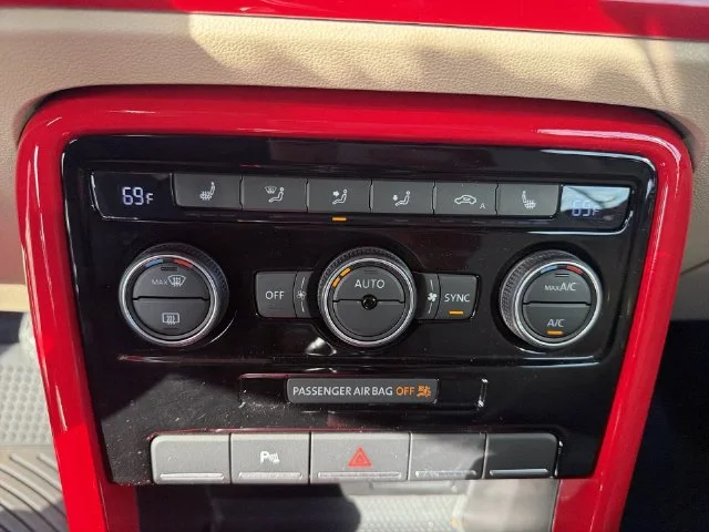 Used 2019 Red Volkswagen 2.0T SE image 27