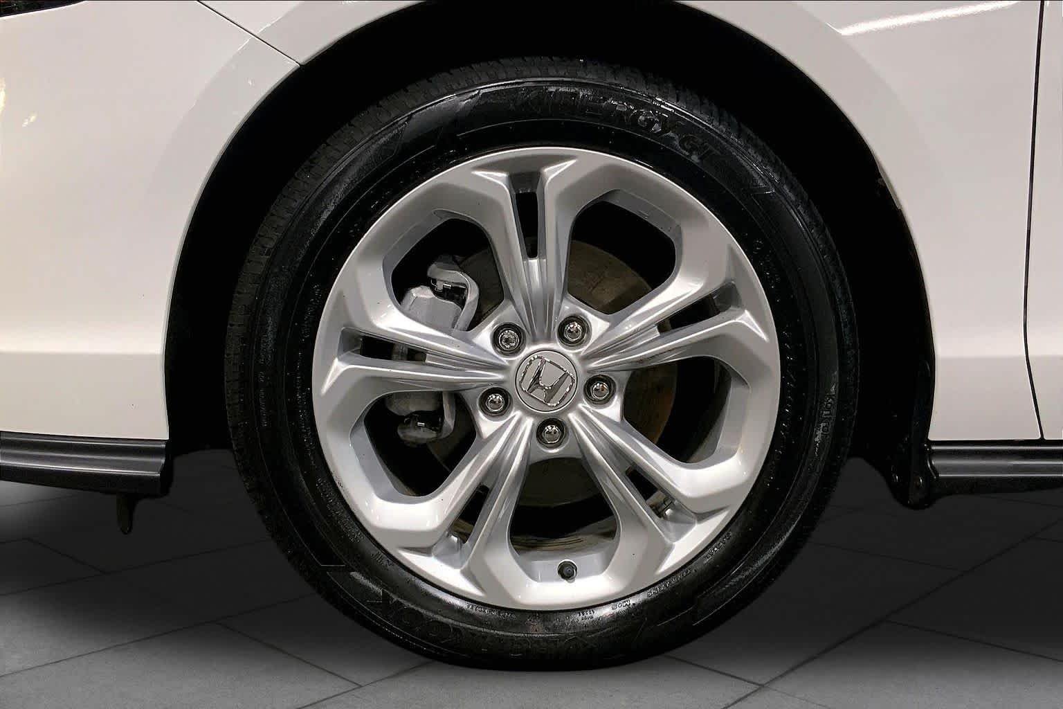 Used 2023 Platinum White Pearl Honda LX image 11
