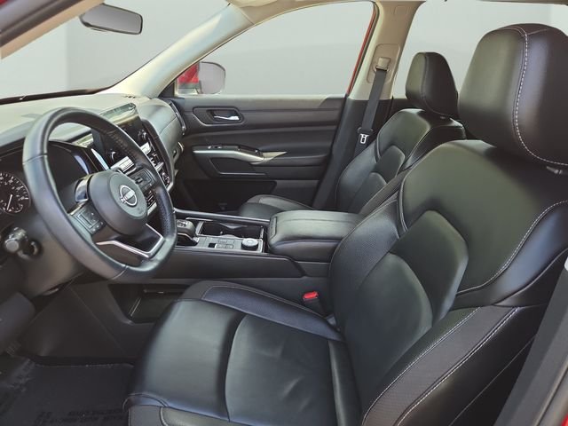 Used 2023 Scarlet Nissan SL image 34