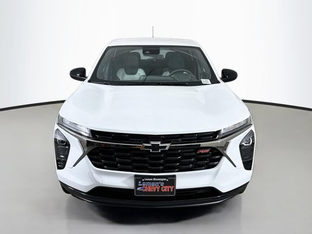 New 2026 Summit White Chevrolet 1RS image 2