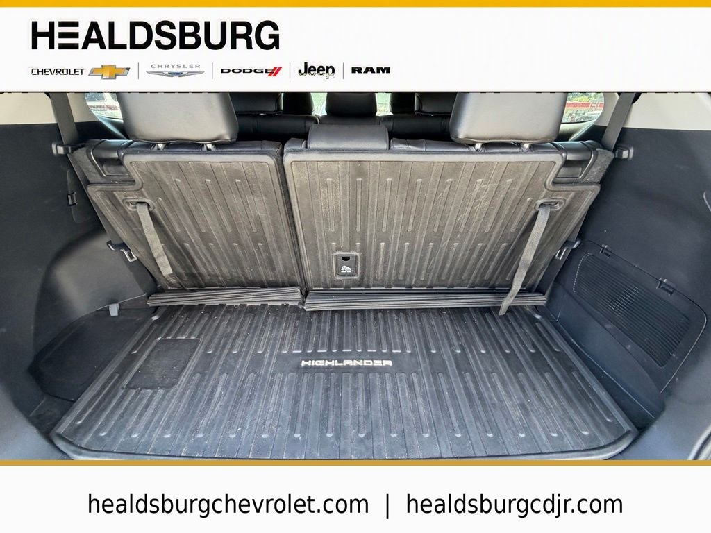 Used 2021 White Toyota XLE image 27