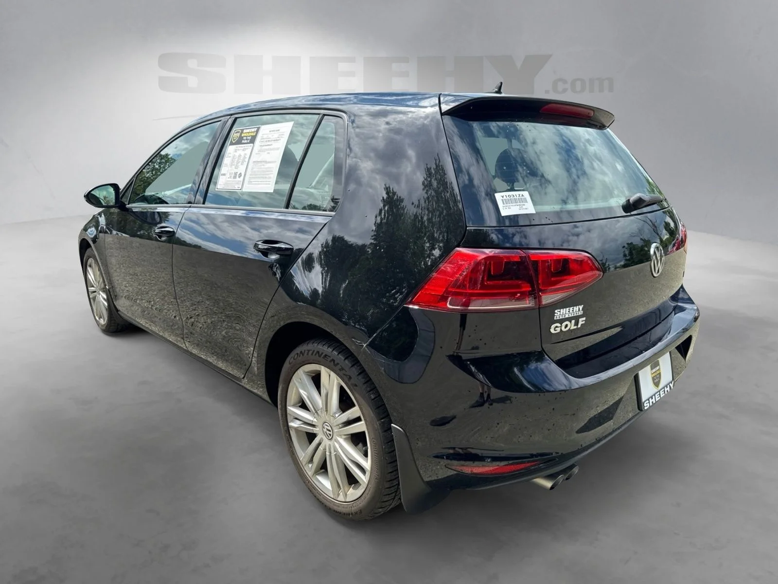 Used 2015 Black Volkswagen TDI SE 4-Door image 12