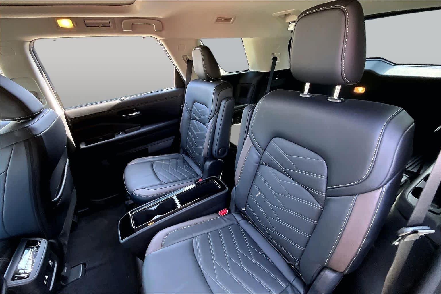 Used 2024 Super Black Nissan Platinum image 17