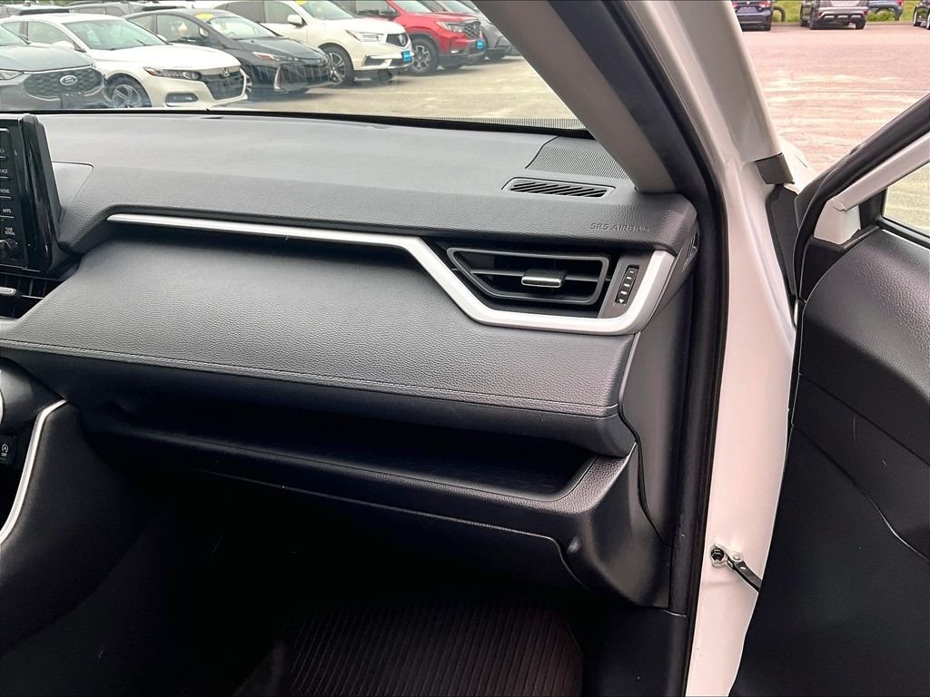 Used 2021 White Toyota XLE Premium image 13