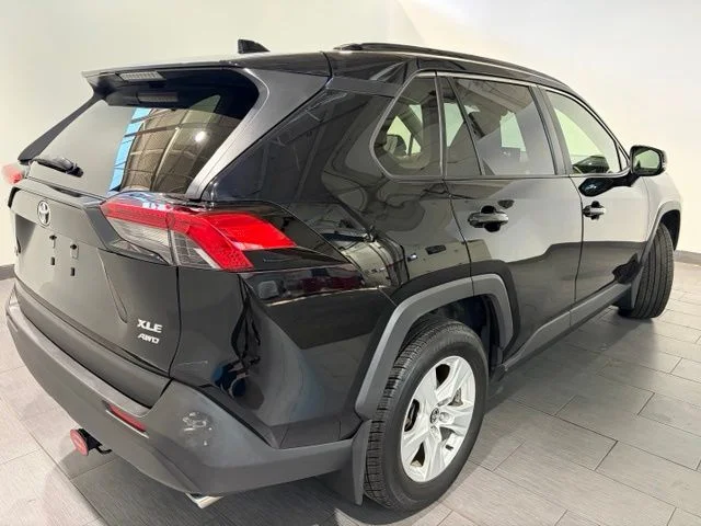 Used 2020 Black Toyota XLE image 5