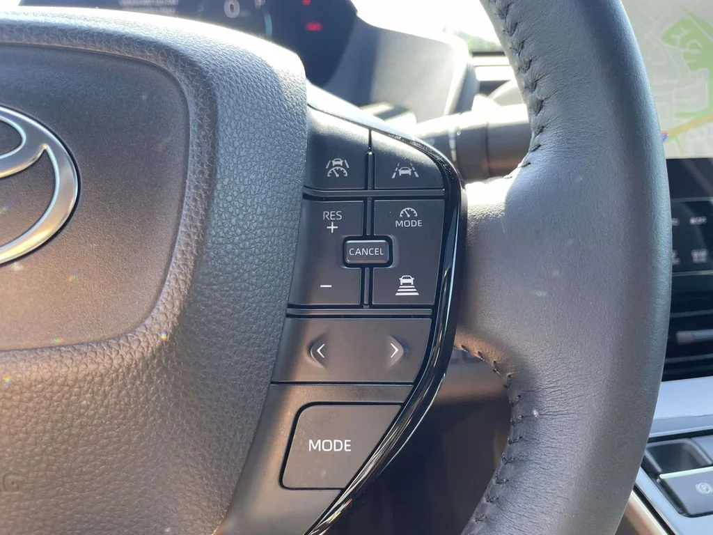 Used 2025 Heavy Metal Toyota XLE image 15