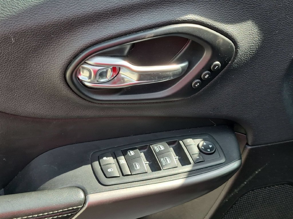 Used 2019 Black Jeep Limited image 10