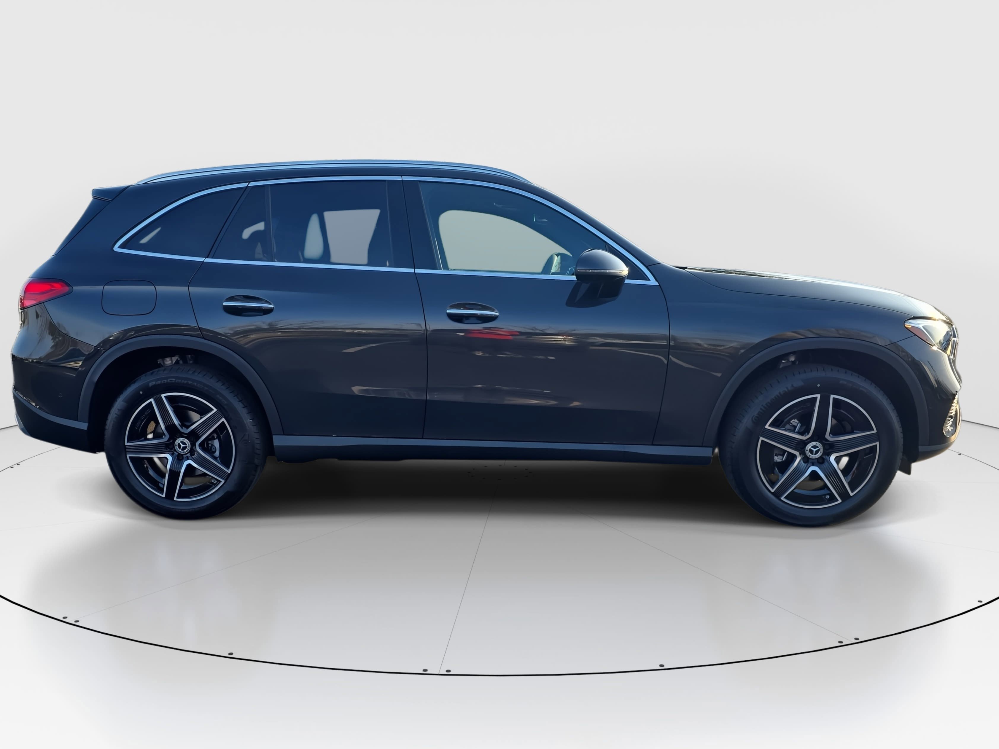New 2026 Graphite Grey Metallic Mercedes-Benz GLC300 image 4