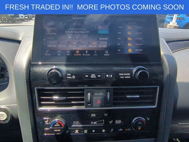 Used 2023 White INFINITI LUXE image 24