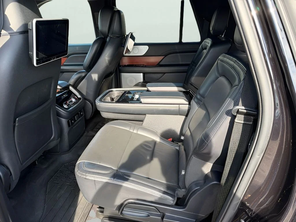 Used 2020 Infinite Black Lincoln Reserve image 11