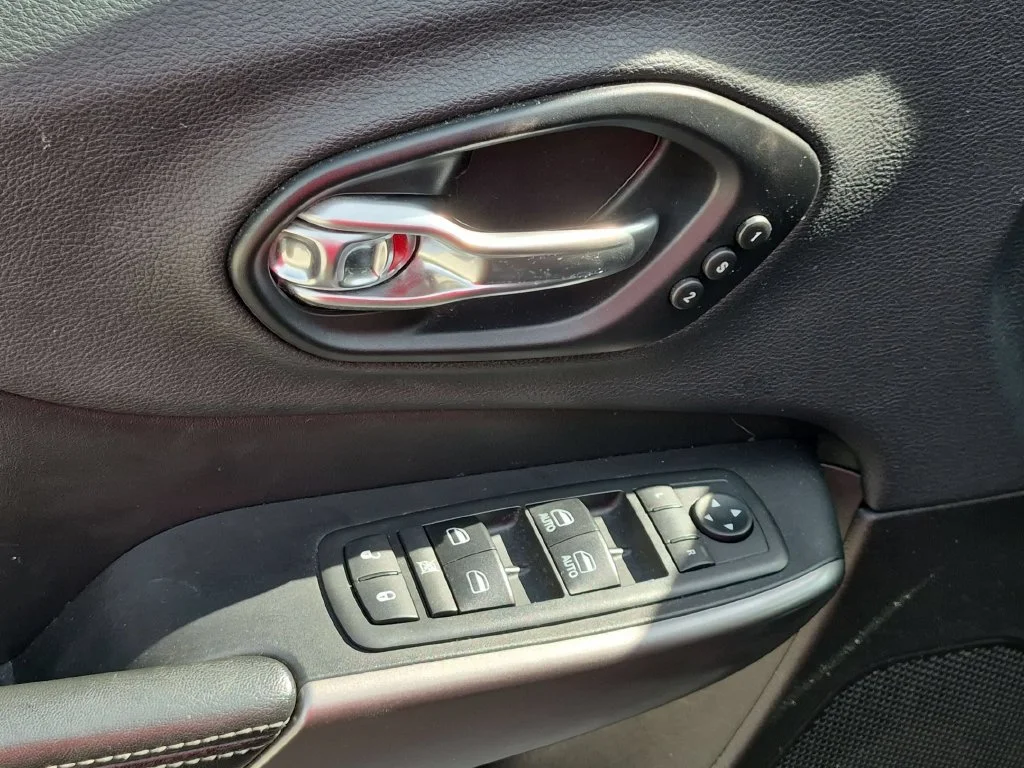 Used 2019 Black Jeep Limited image 10