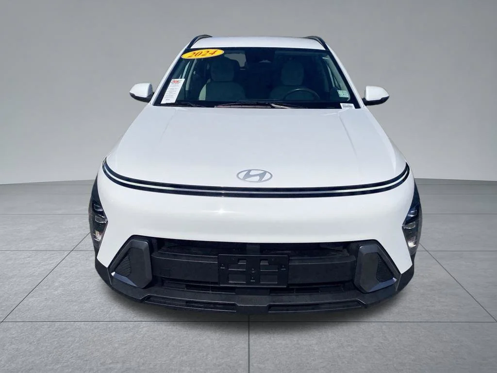 Used 2024 White Hyundai SEL image 16