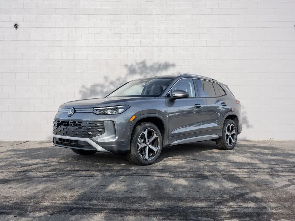 New 2026 Platinum Gray Metallic Volkswagen 2.0T SE image 1