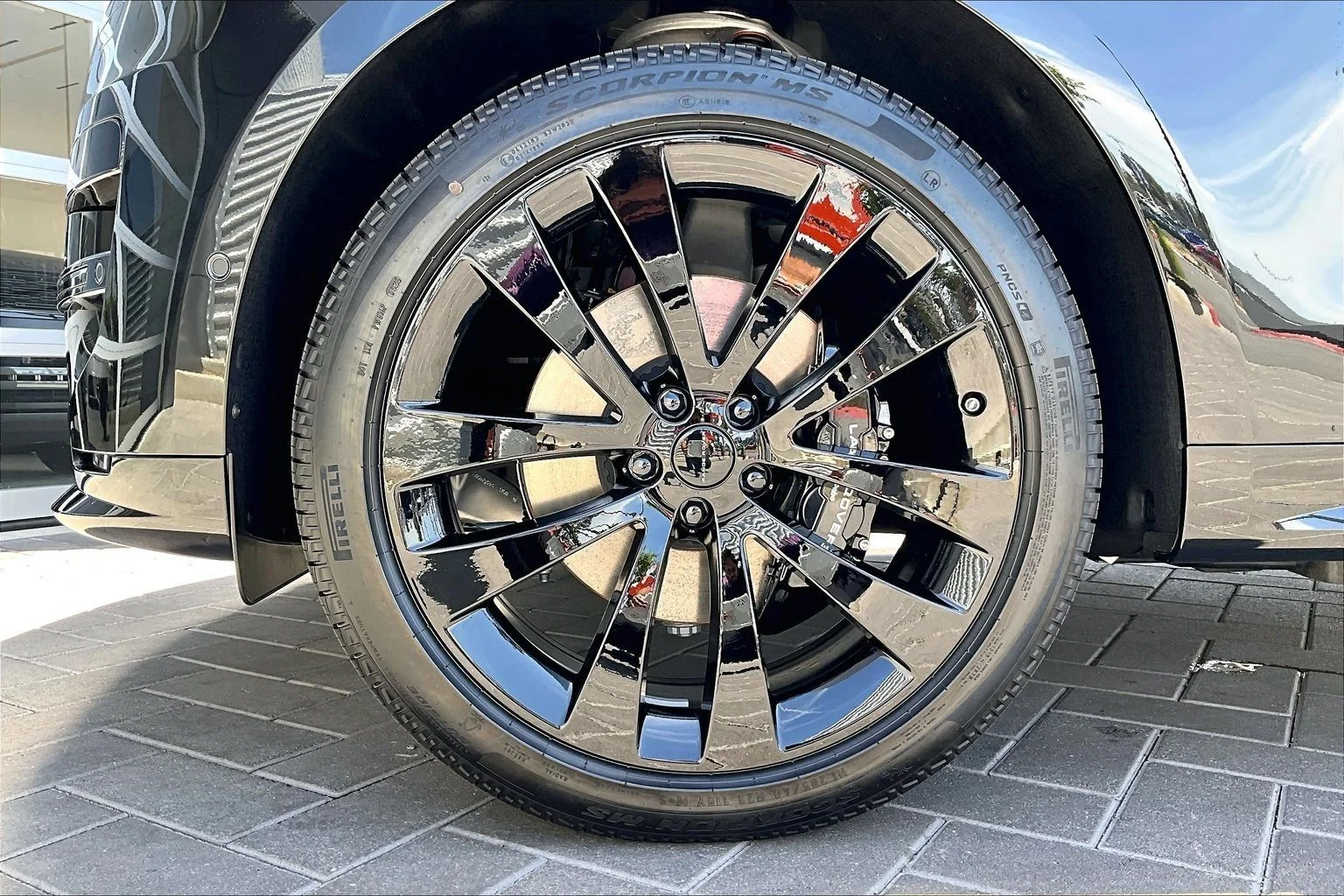 New 2026 Santorini Black Land Rover Dynamic SE image 12