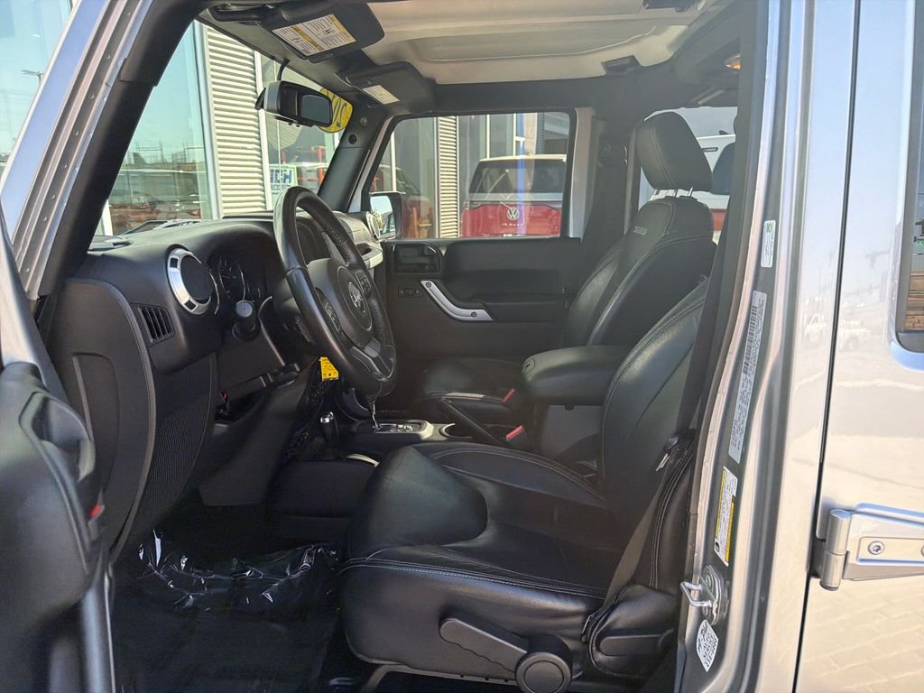 Used 2016 Silver Jeep Unlimited Sahara image 9