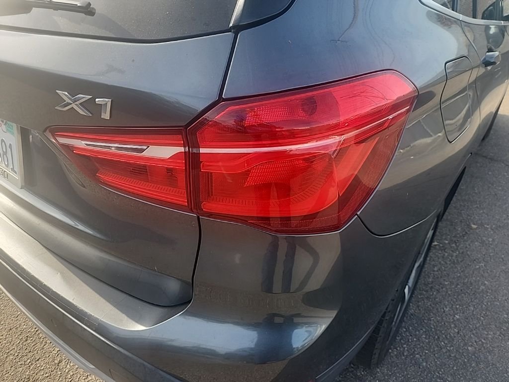 Used 2018 Mineral Gray Metallic BMW sDrive28i image 14