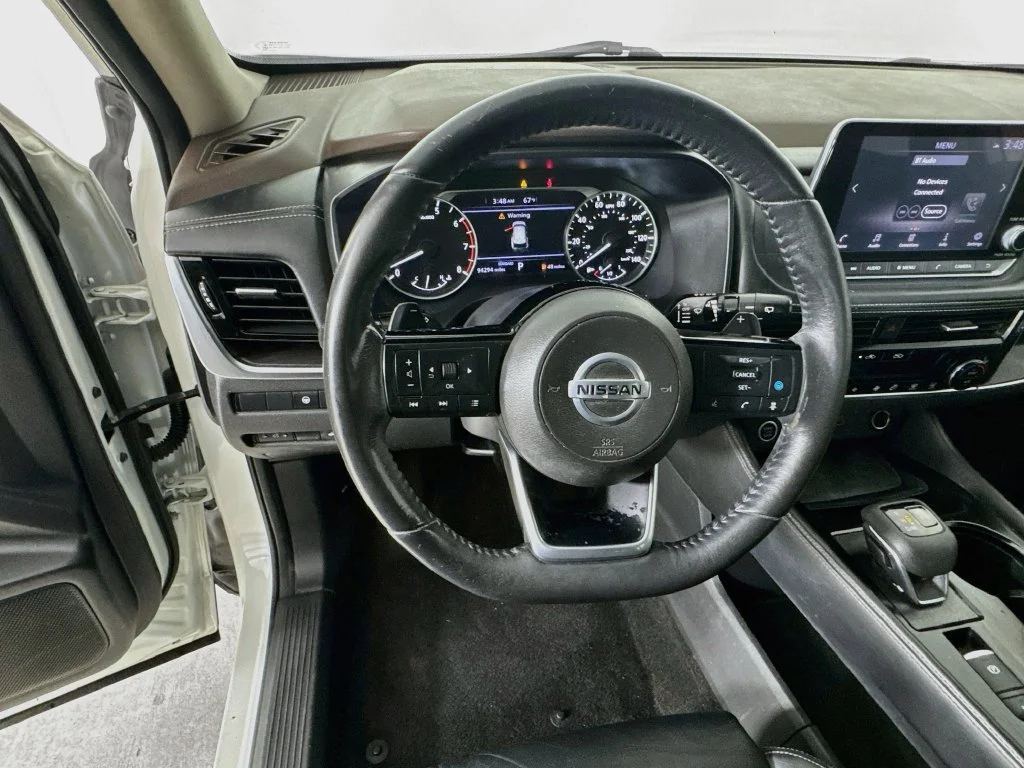 Used 2021 White Nissan SL image 12