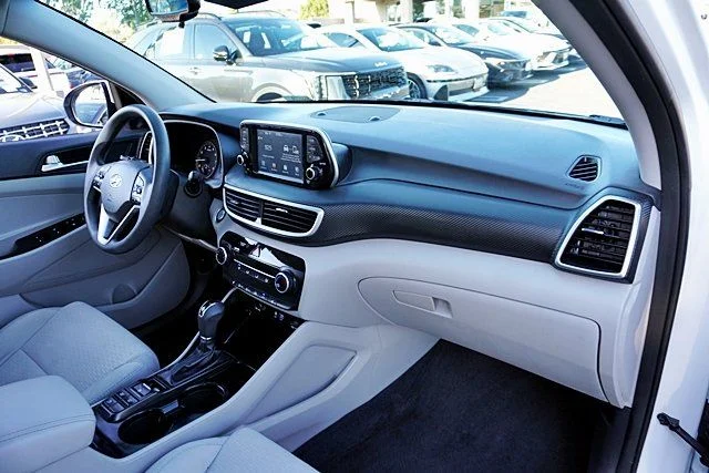 Used 2019 White Hyundai Value image 9