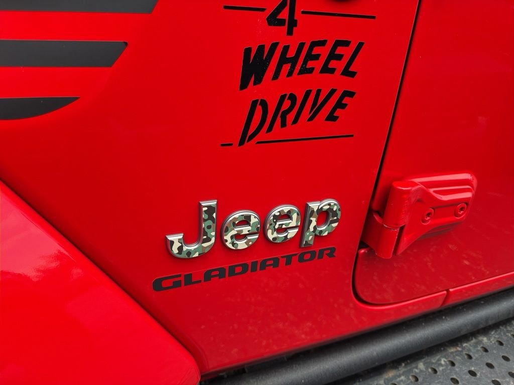 Used 2022 Red Clearcoat Jeep Overland image 10