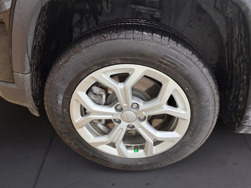 Used 2024 Black Jeep Latitude image 9