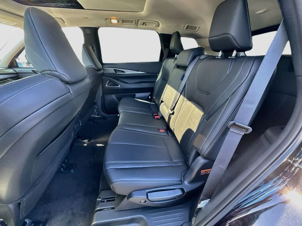 New 2027 MINERAL BLACK INFINITI Luxe FWD image 25
