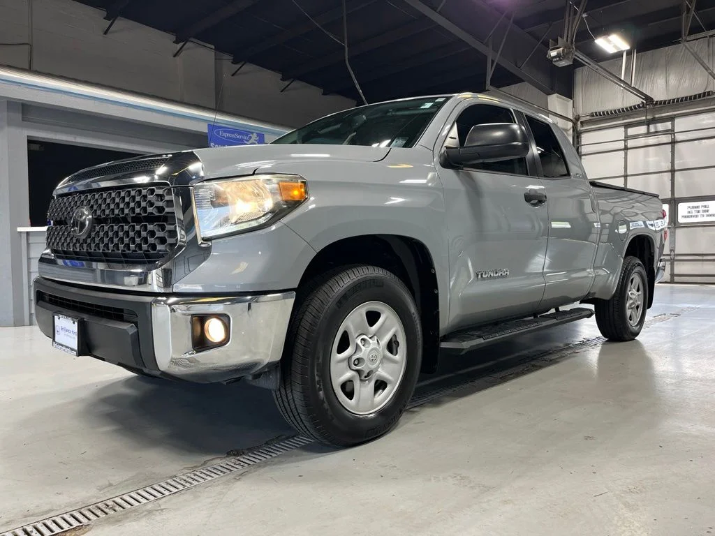 Used 2019 Gray Toyota SR5 image 3