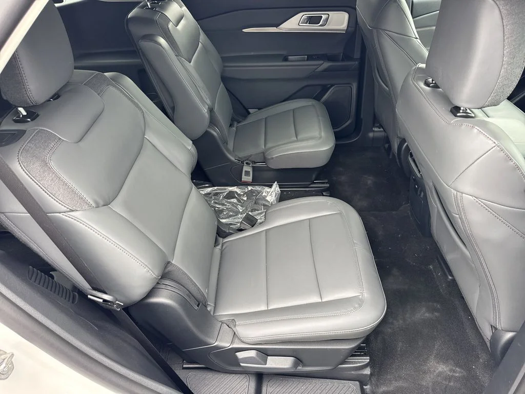 New 2026 Star White Metallic Tri-Coat Ford Active image 15