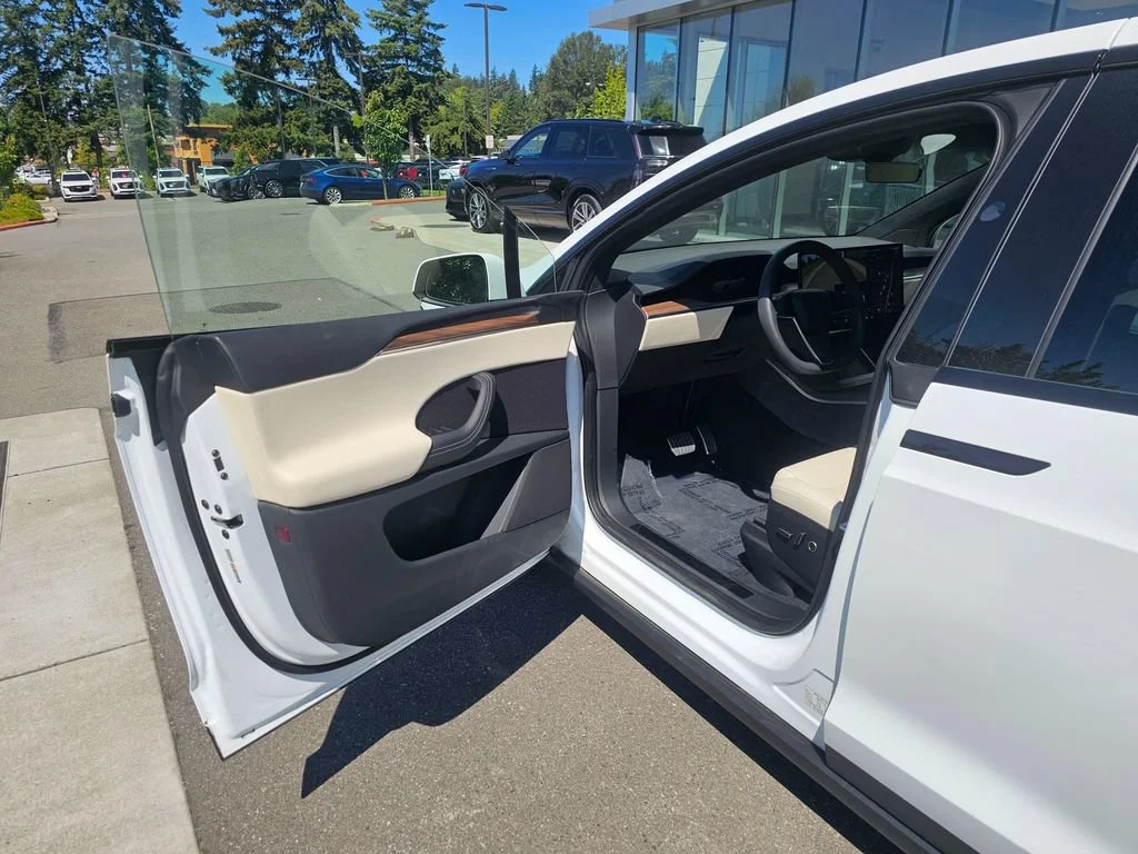 Used 2024  Tesla AWD image 19