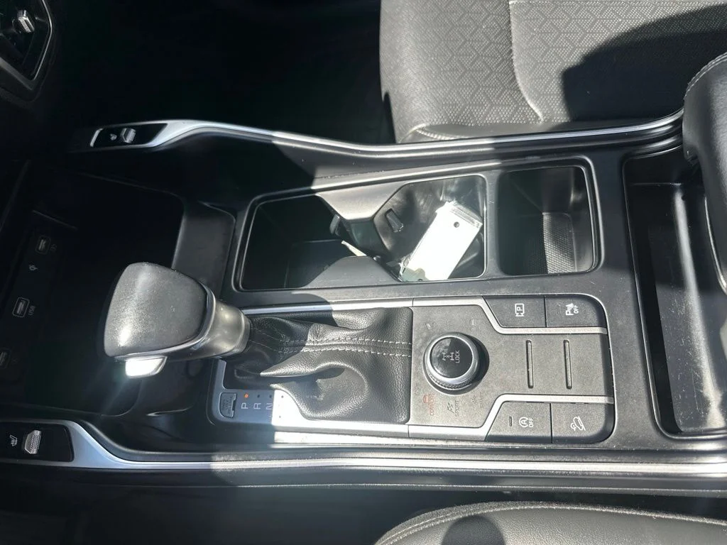 Used 2023 White Kia X-Line S image 19