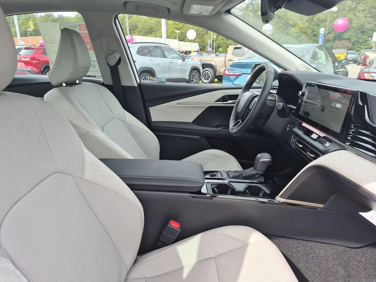Used 2026 Wind Chill Pearl Toyota XLE image 37