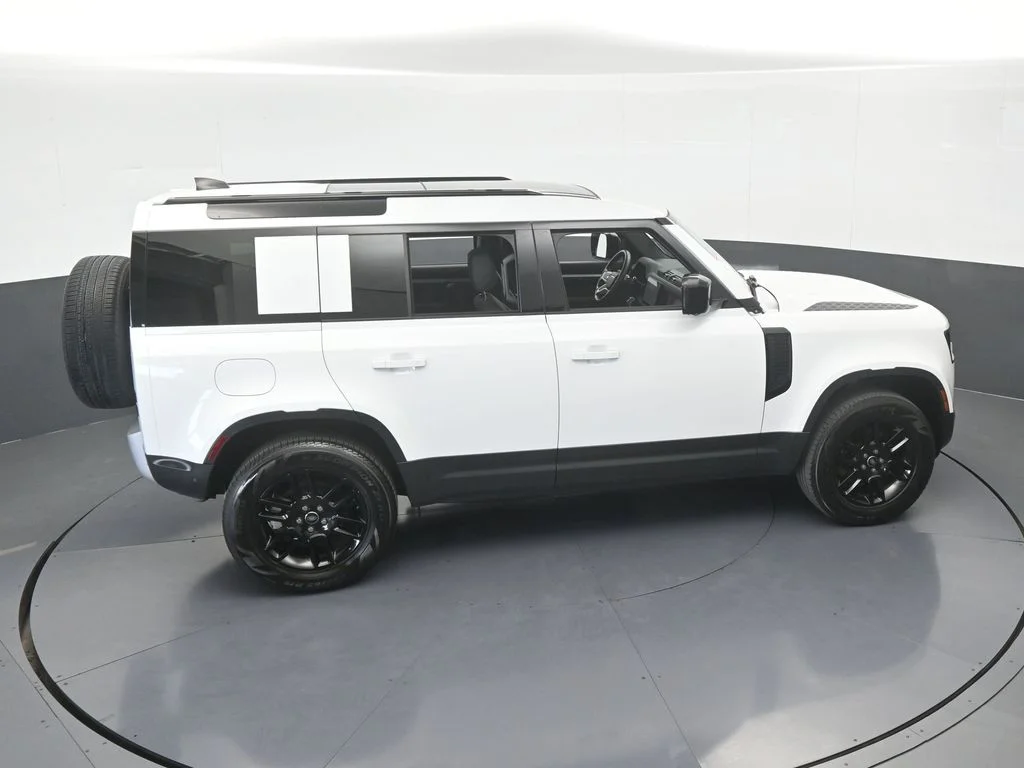 Used 2025 White Land Rover S image 69