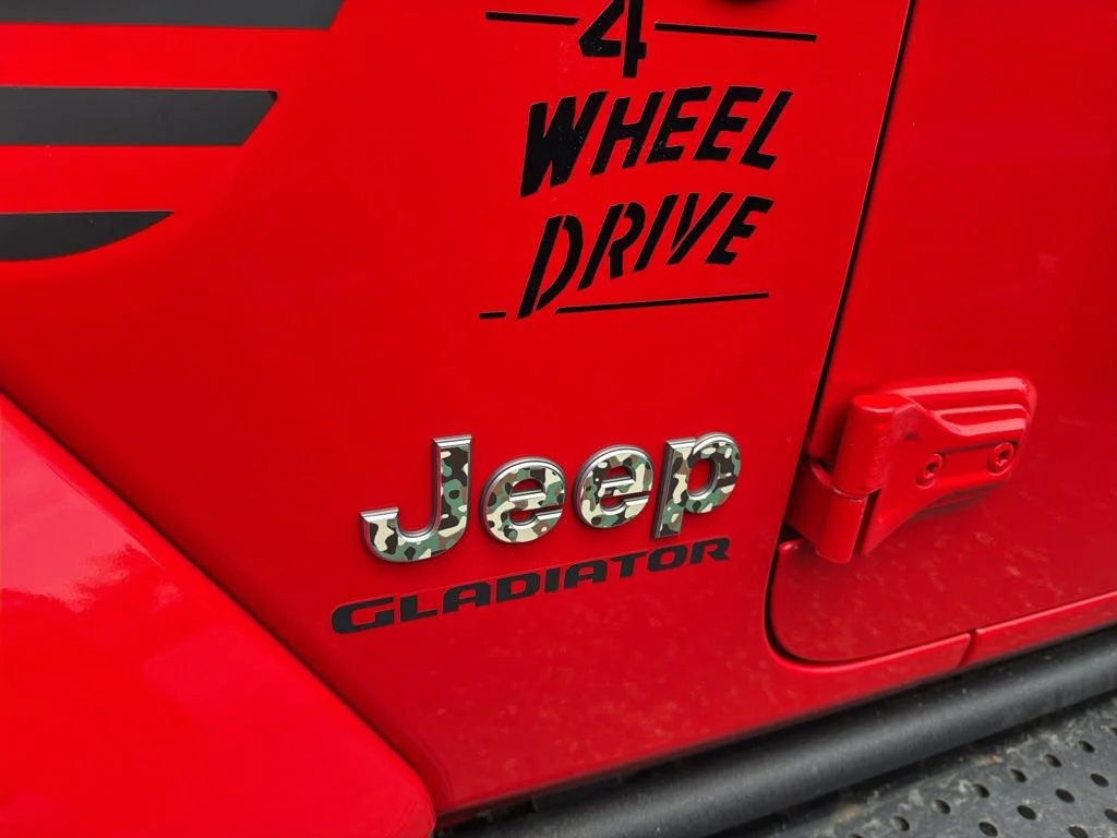 Used 2022 Red Jeep Overland image 10