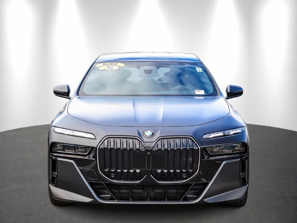 2026 BMW 7 Series photo 2