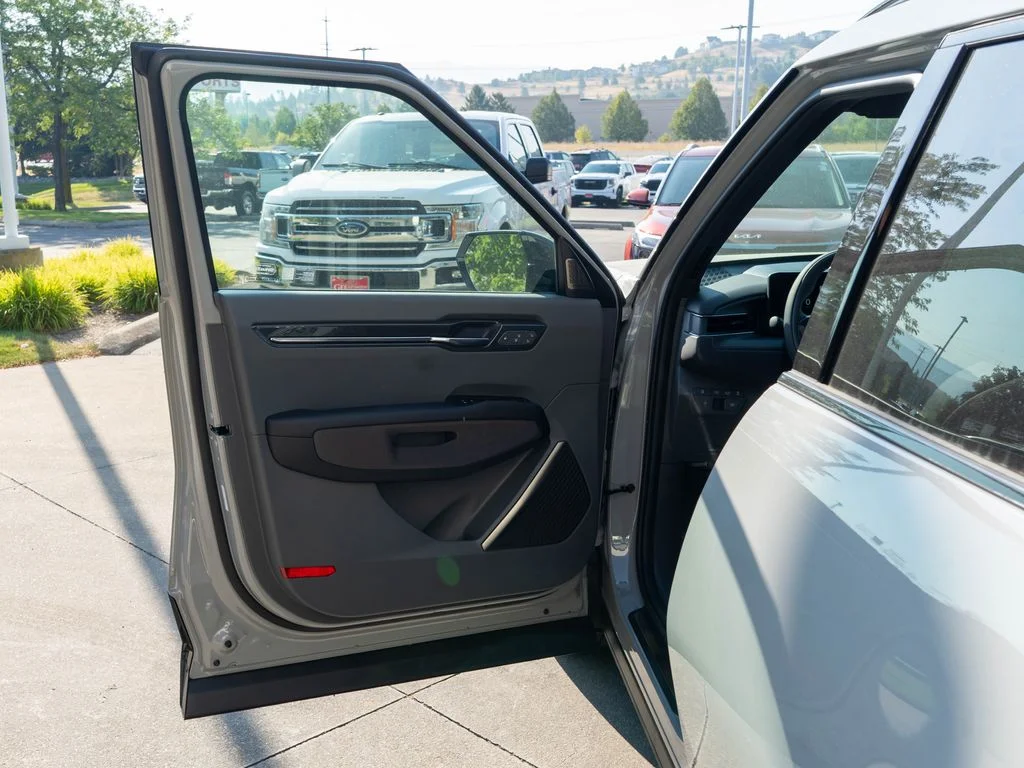 New 2026 Wolf Gray Kia Land AWD image 19