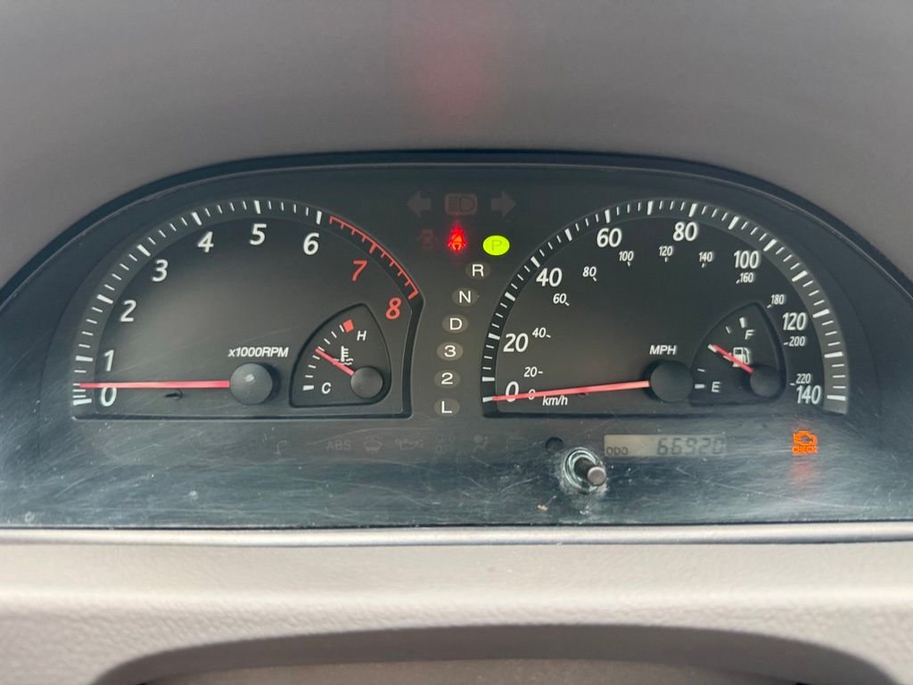 Used 2003 Silver Toyota LE image 17