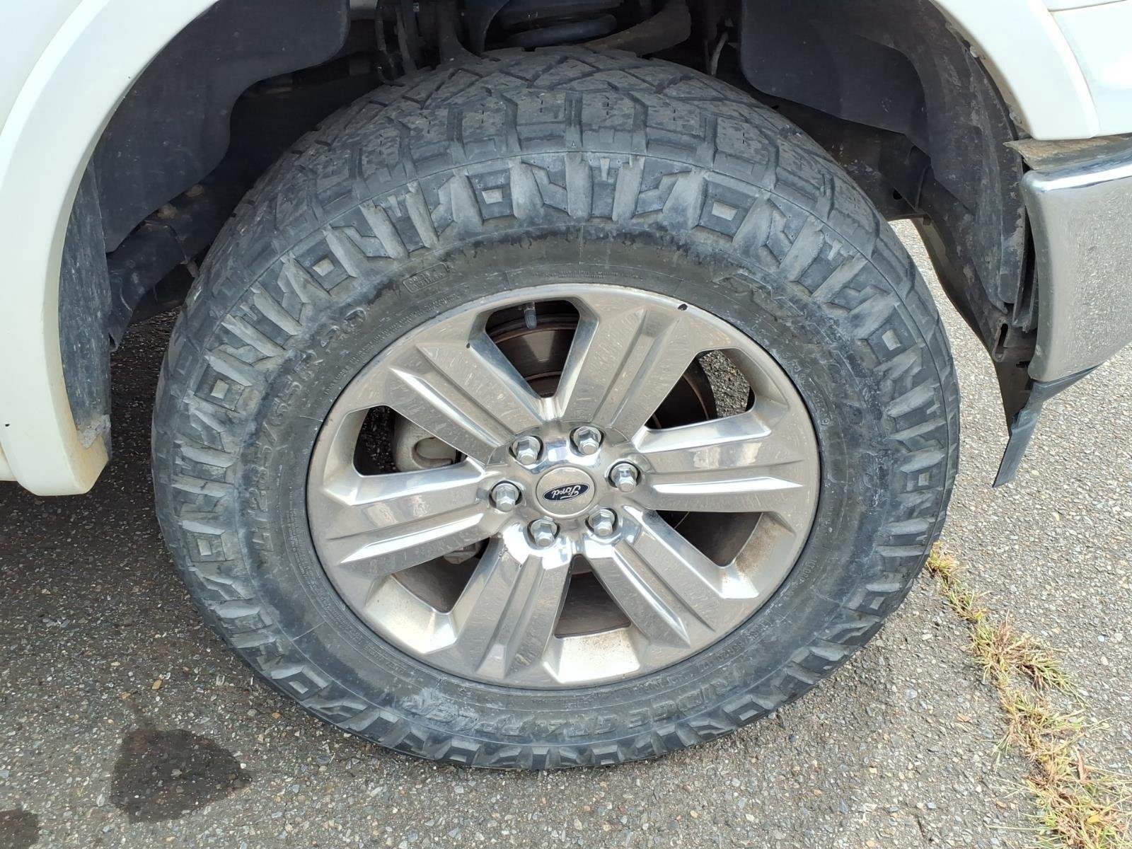 Used 2018 White Platinum Metallic Tri-Coat Ford LARIAT image 8