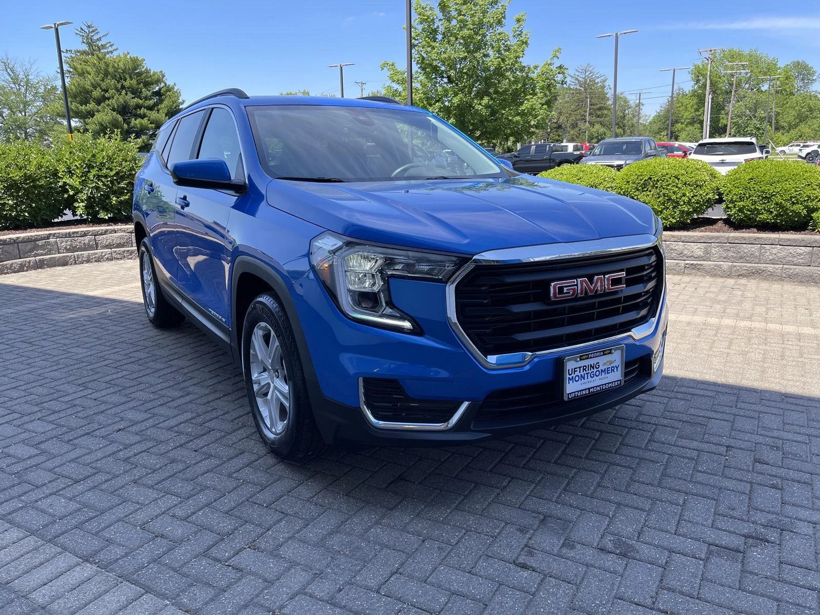 Used 2024 Riptide Metallic GMC SLE image 7