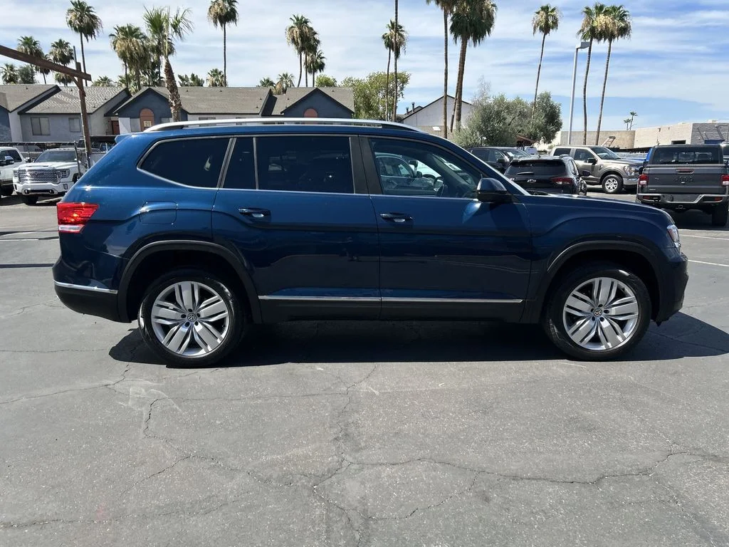 Used 2019 Blue Volkswagen SEL image 8