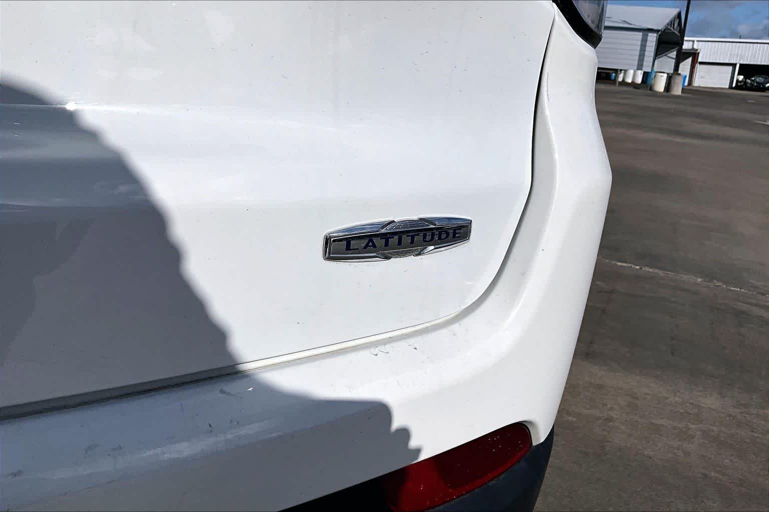 Used 2024 Bright White Clearcoat Jeep Latitude image 30