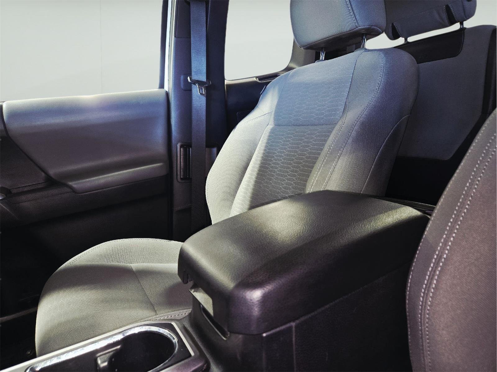 Used 2019 Super White Toyota SR5 image 30