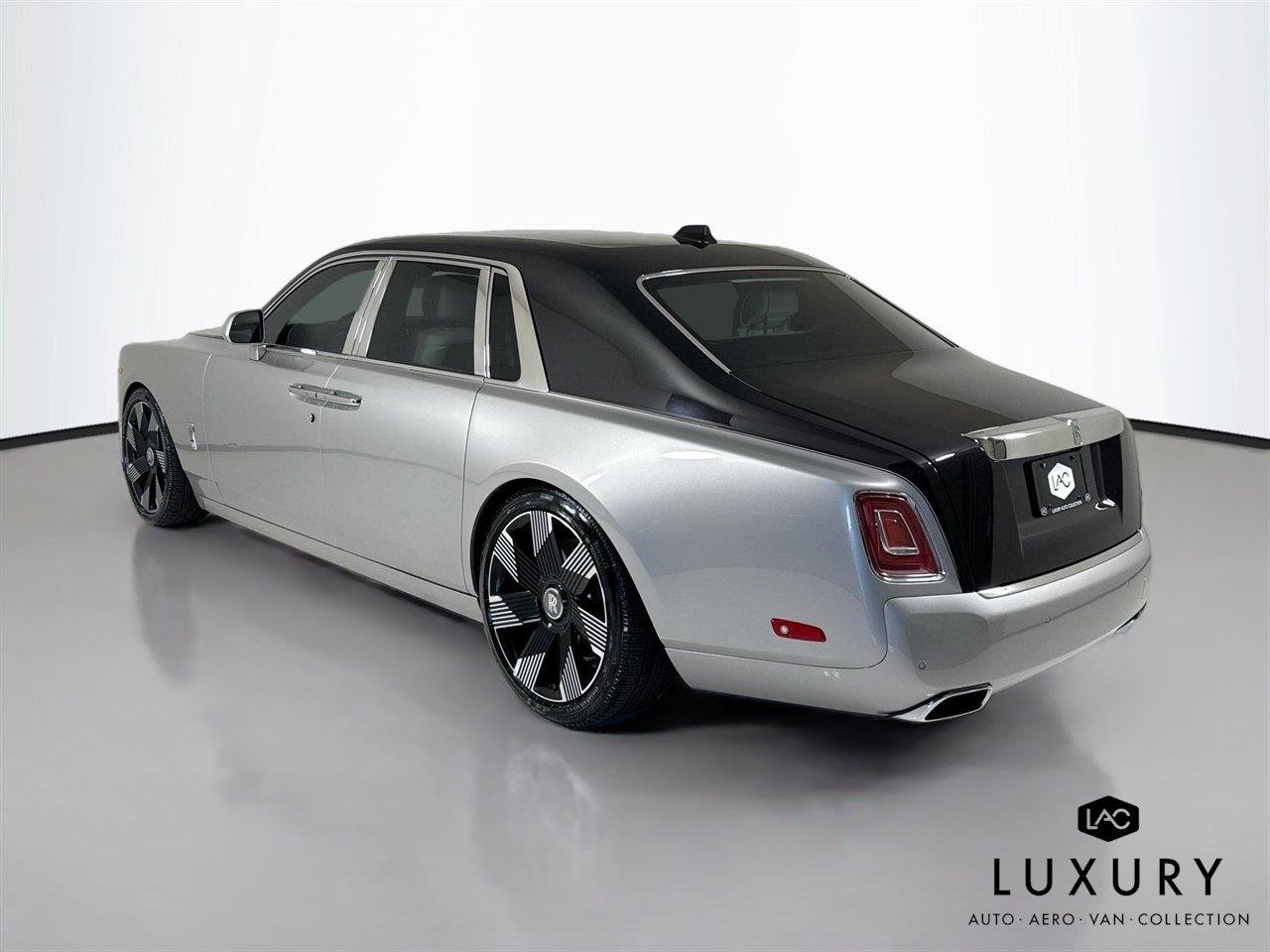 Used 2023 Jubilee Silver Rolls-Royce  image 7