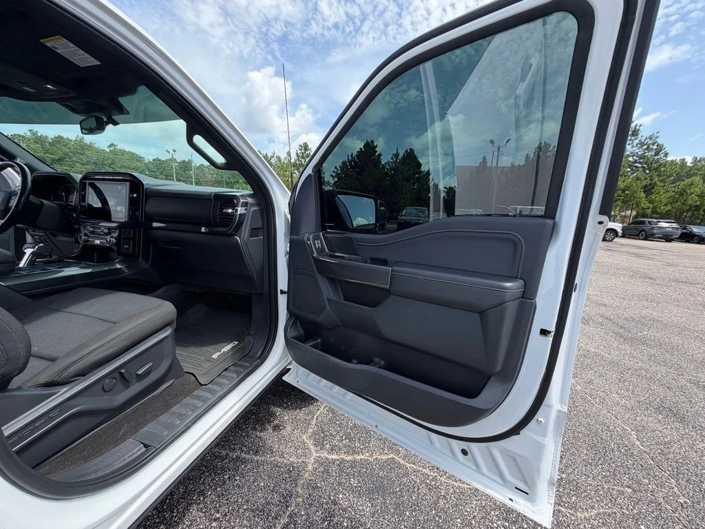 Used 2022 White Ford XLT image 9