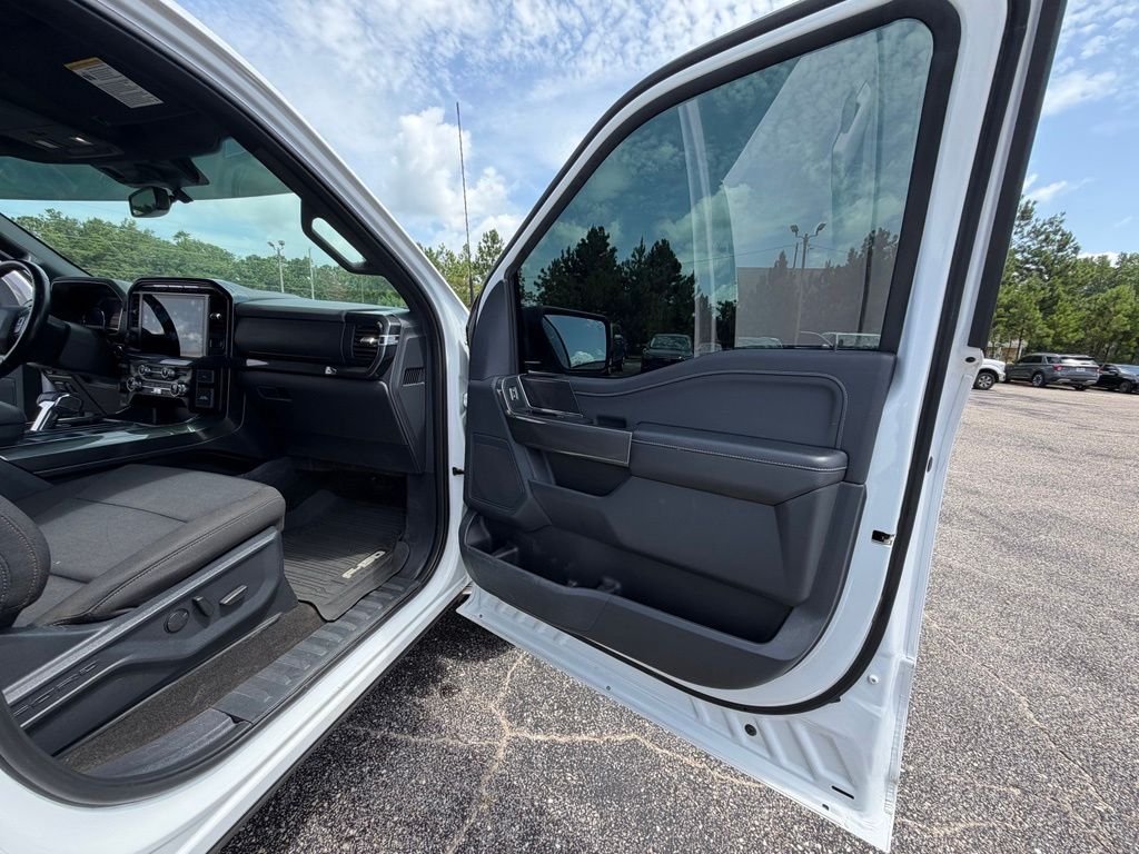 Used 2022 White Ford XLT image 9