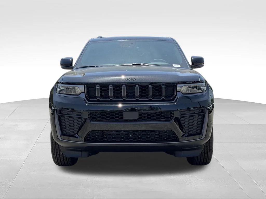 New 2026 Diamond Black Crystal Pearl-Coat Exterior Paint Jeep Altitude image 3