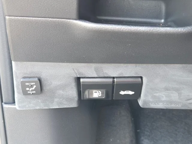 Used 2024 Gray Nissan SR image 27