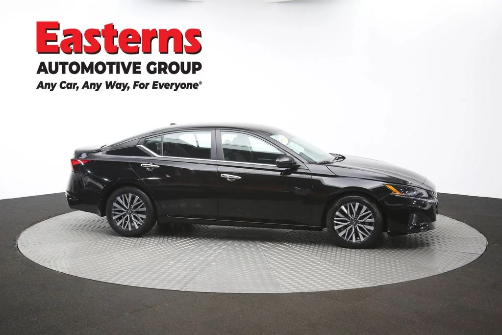 Used 2023 Black Nissan 2.5 SV image 46