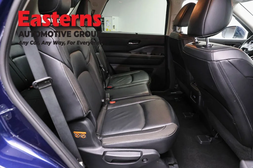 Used 2023 Blue Nissan SL image 23