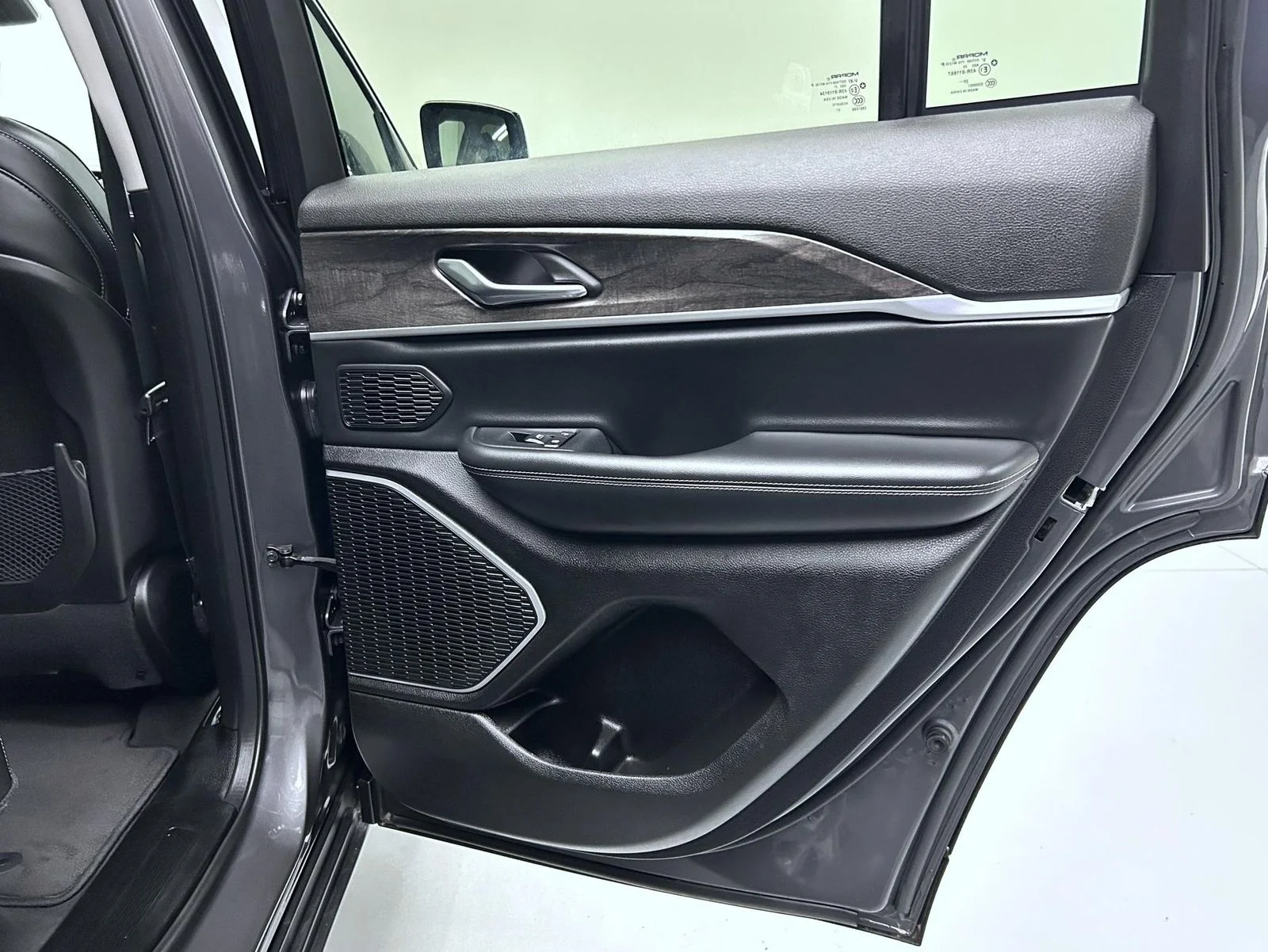 Used 2022 Gray Jeep Limited image 17